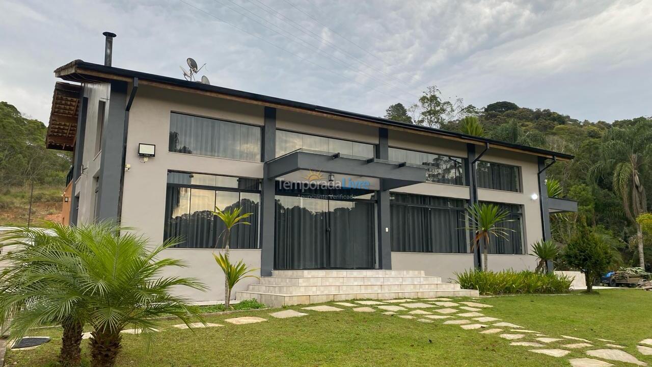 Casa para aluguel de temporada em Mogi das Cruzes (Biritiba Ussu)