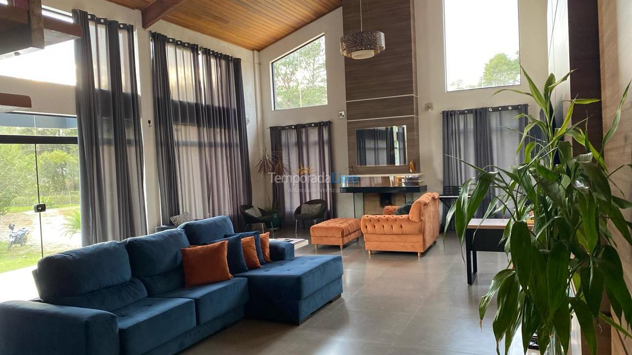 Casa para aluguel de temporada em Mogi das Cruzes (Biritiba Ussu)