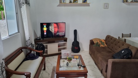Sala, sofá e tv