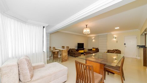 Amplio Apartamento 1SUI 2Q Cuadra Mar 50m de la Playa