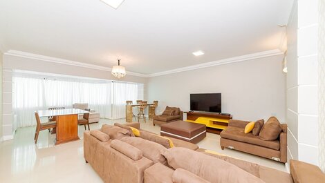 Amplio Apartamento 1SUI 2Q Cuadra Mar 50m de la Playa