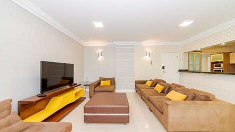 Amplio Apartamento 1SUI 2Q Cuadra Mar 50m de la Playa