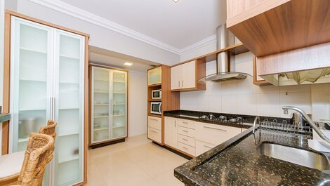 Amplio Apartamento 1SUI 2Q Cuadra Mar 50m de la Playa