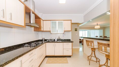 Amplio Apartamento 1SUI 2Q Cuadra Mar 50m de la Playa