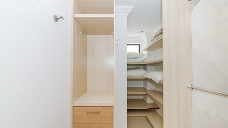 Amplio Apartamento 1SUI 2Q Cuadra Mar 50m de la Playa