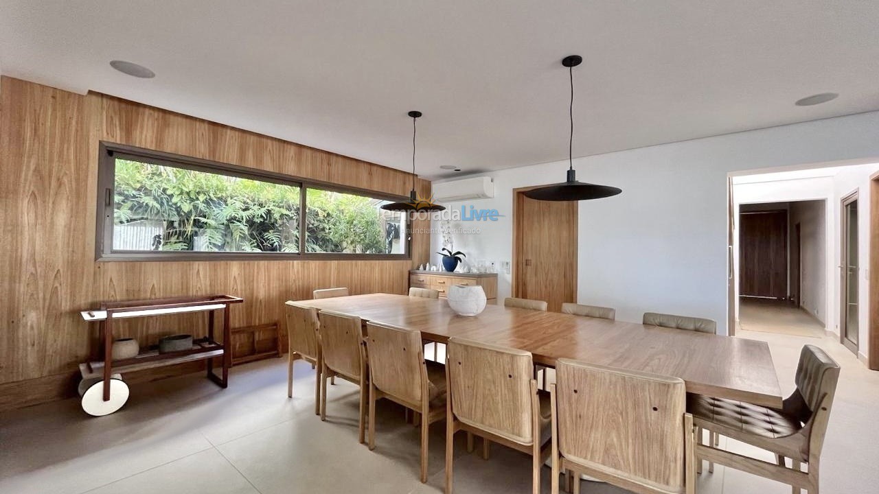 Casa para aluguel de temporada em São Sebastião (Praia da Baleia)