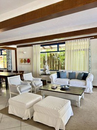 Casa pé na areia, aluguel de temporada na praia do camburizinho.