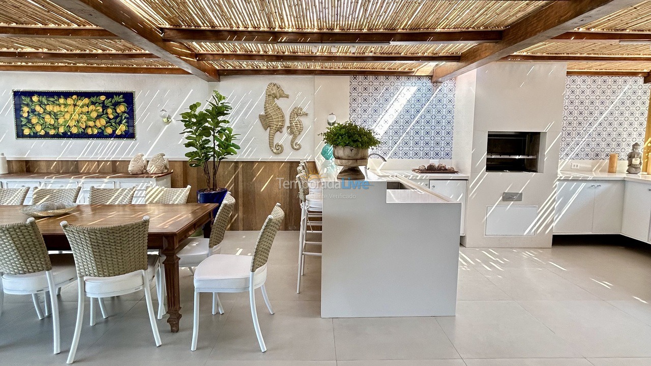 Casa para aluguel de temporada em São Sebastião (Camburizinho)