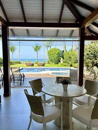 Casa pé na areia, aluguel de temporada na praia do camburizinho.