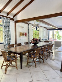 Casa pé na areia, aluguel de temporada na praia do camburizinho.