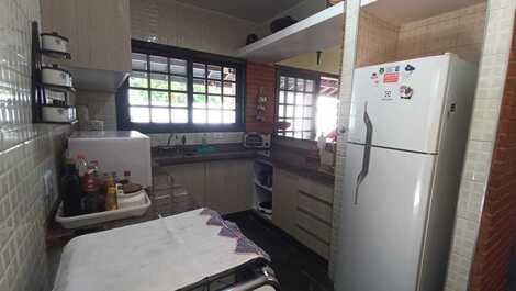 4 bedrooms, barbecue, swimming pool and sauna. Baleia Beach/SP