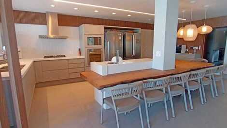 Juquehy frente al mar disponible Navidad, Enero y Carnaval. 6 suites.