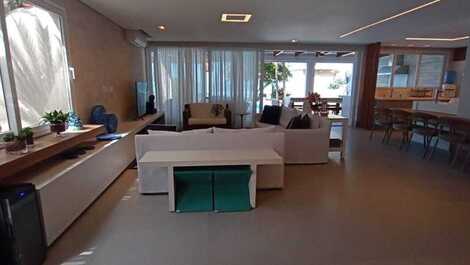 Juquehy frente al mar disponible Navidad, Enero y Carnaval. 6 suites.