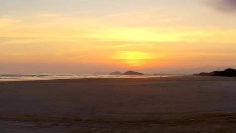 Por do sol da nossa linda praia de guaratuba 
