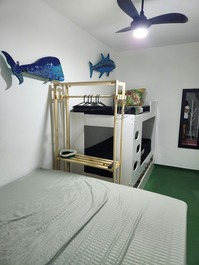 Quarto cama de casal, trilhiche, 1 colchão avulso. 