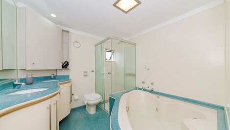 Amplo Apto 2sui+1Q Vista Mar 50m da Praia