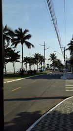 Apartamento frente a la playa con balcón para hamaca, gran estructura, 1 vehículo.