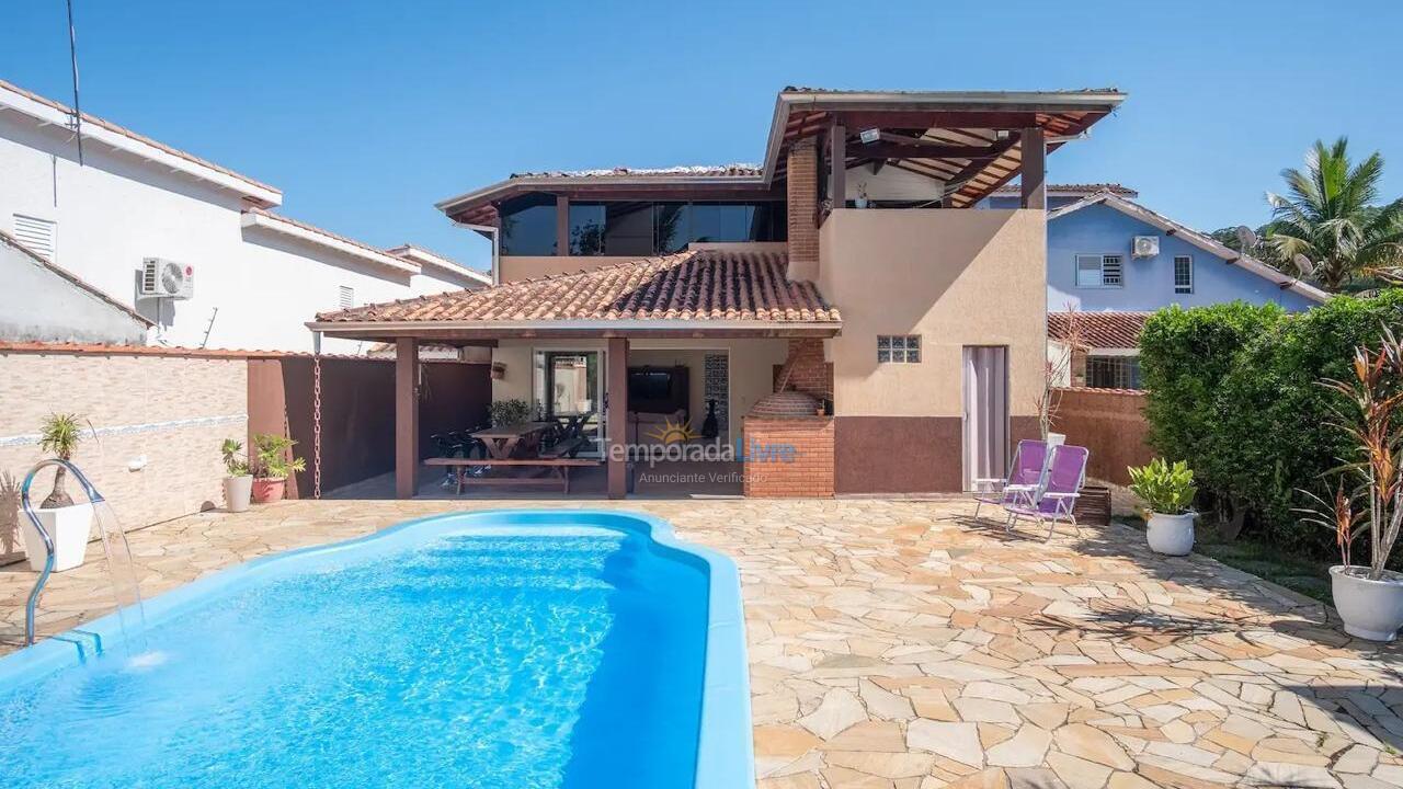 Casa para alquiler de vacaciones em Caraguatatuba (Praia de Massaguaçu)