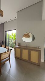 Casa con piscina climatizada! Condominio Morada da Praia - Boraceia.