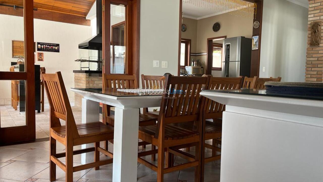 Casa para aluguel de temporada em Bertioga (Condominio Morada da Praia)