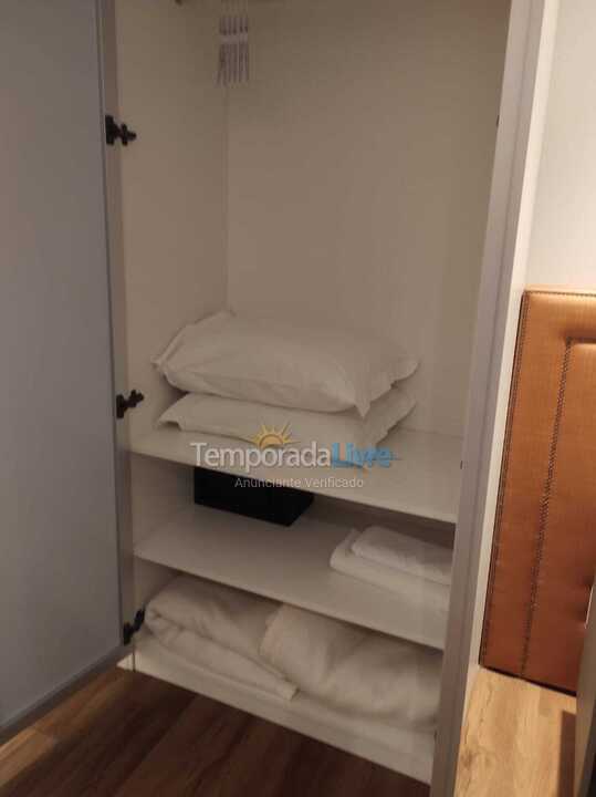 Apartamento para aluguel de temporada em Florianópolis (Praia Brava)