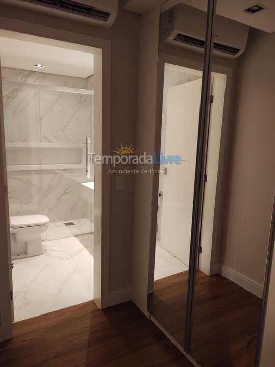 Apartamento para aluguel de temporada em Florianópolis (Praia Brava)