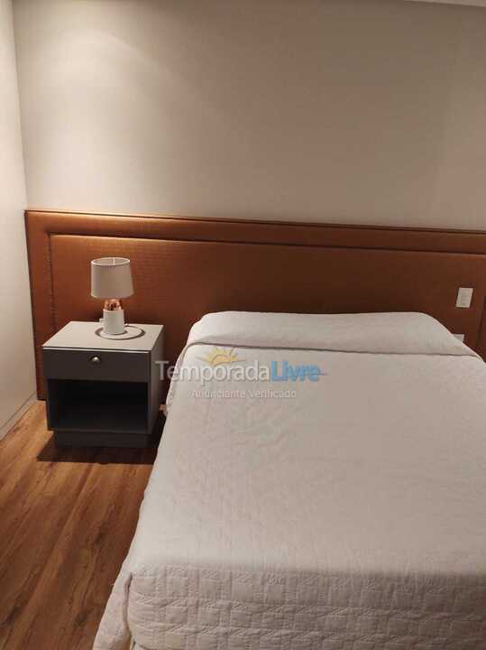 Apartamento para aluguel de temporada em Florianópolis (Praia Brava)