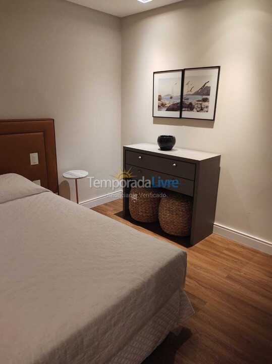 Apartamento para aluguel de temporada em Florianópolis (Praia Brava)