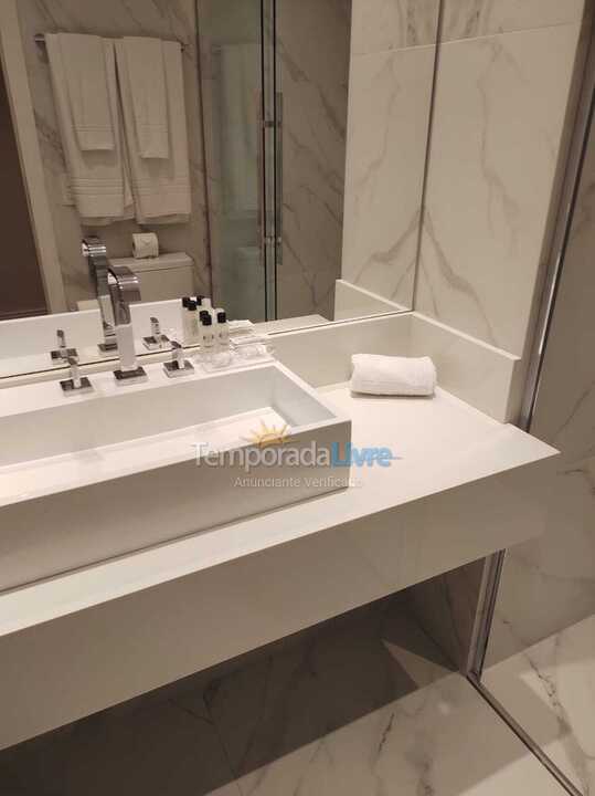 Apartamento para aluguel de temporada em Florianópolis (Praia Brava)