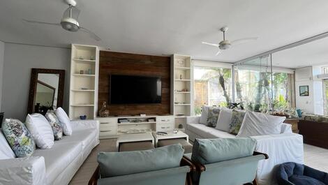 Sala de estar de outro ângulo