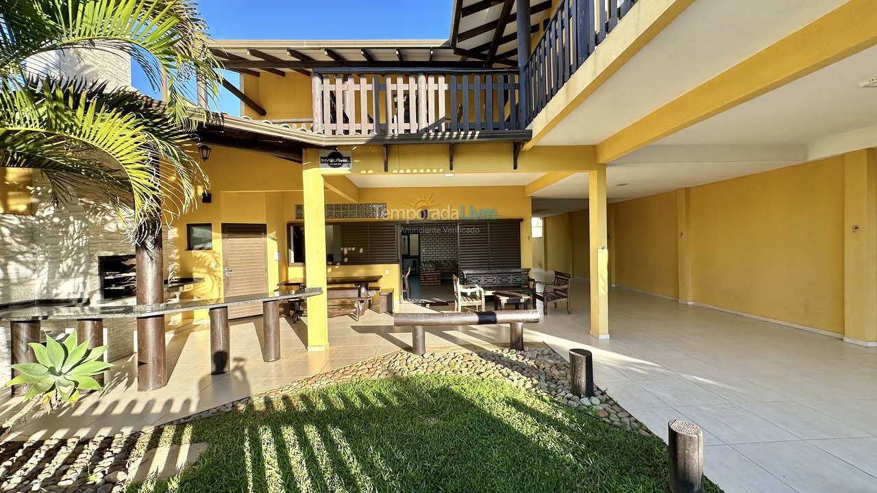 House for vacation rental in Guaratuba (Barra do Saí)