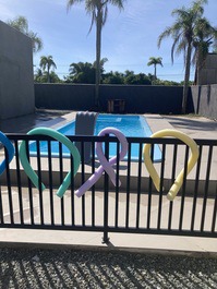 Pousada (1 km do centro, 1 km da praia e 20 km do Beto Carrero)