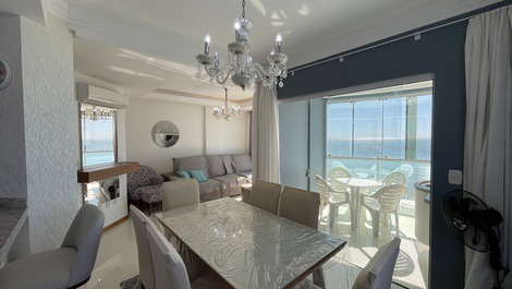 Apartamento 3 suítes frente mar Itapema Meia Praia SC