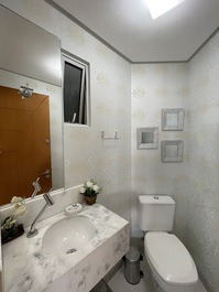 Apartamento 3 suítes frente mar Itapema Meia Praia SC