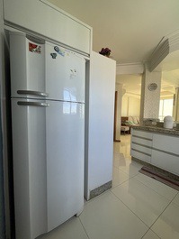 Apartamento 3 suítes frente mar Itapema Meia Praia SC