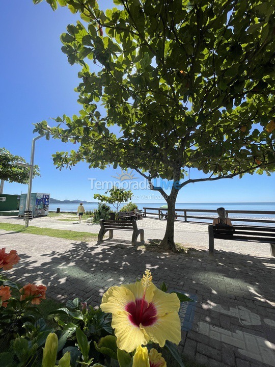 Apartamento para aluguel de temporada em Itapema (Meia Praia)