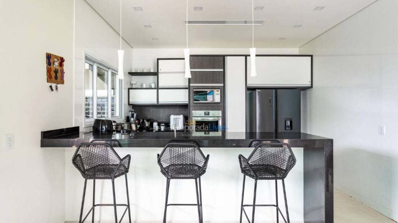 Casa para alquiler de vacaciones em Bertioga (Condominio Morada da Praia)