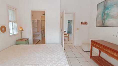 3 bedrooms, private pool, barbecue, pizza oven and sauna.