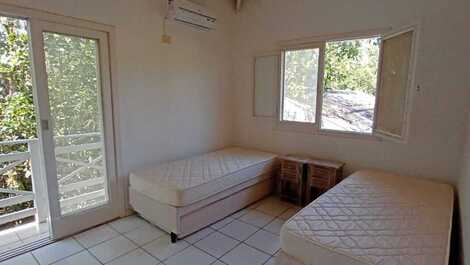 3 bedrooms, private pool, barbecue, pizza oven and sauna.