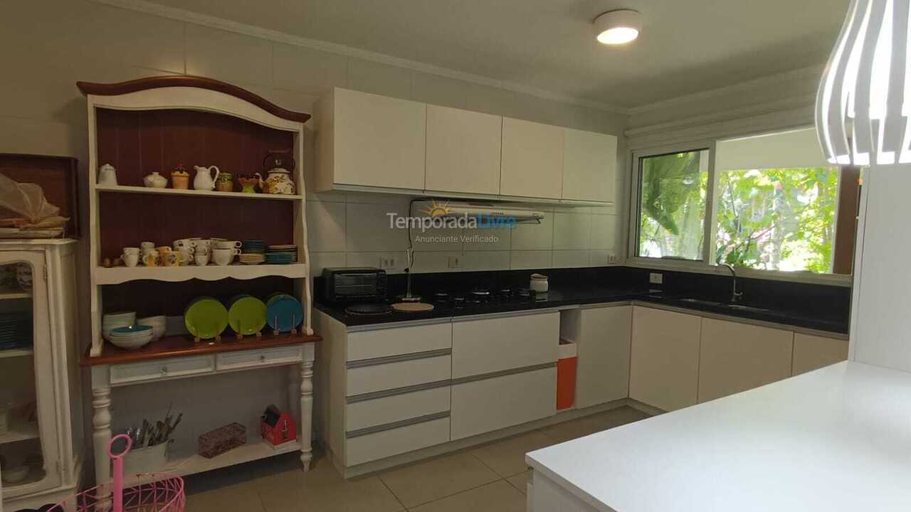 Casa para aluguel de temporada em São Sebastião (Praia da Baleia)