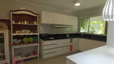 Casa disponível na praia da Baleia