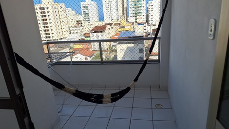 Varanda vista rua , sol da manhã 