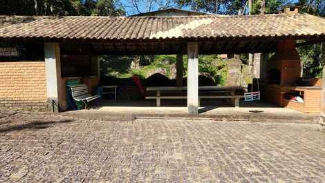 Churrasqueira à disposição 