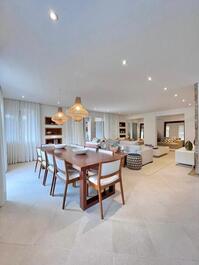 Casa en alquiler en Praia da Baleia, cerca de la playa.