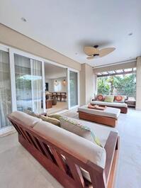 Casa en alquiler en Praia da Baleia, cerca de la playa.