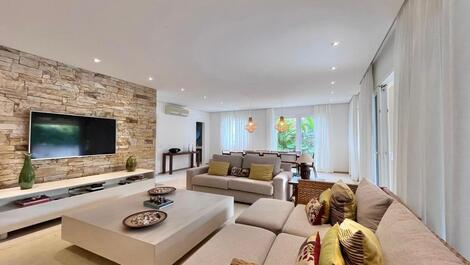 Casa en alquiler en Praia da Baleia, cerca de la playa.