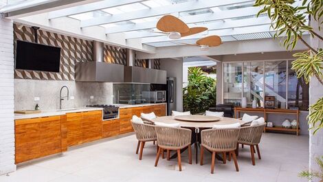 Beachfront rental on Cambury Beach