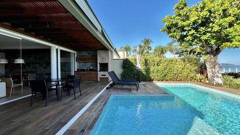 Casa en la arena de la playa de Juquehy