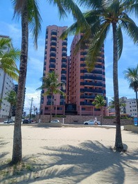 Beachfront apartment close to the center