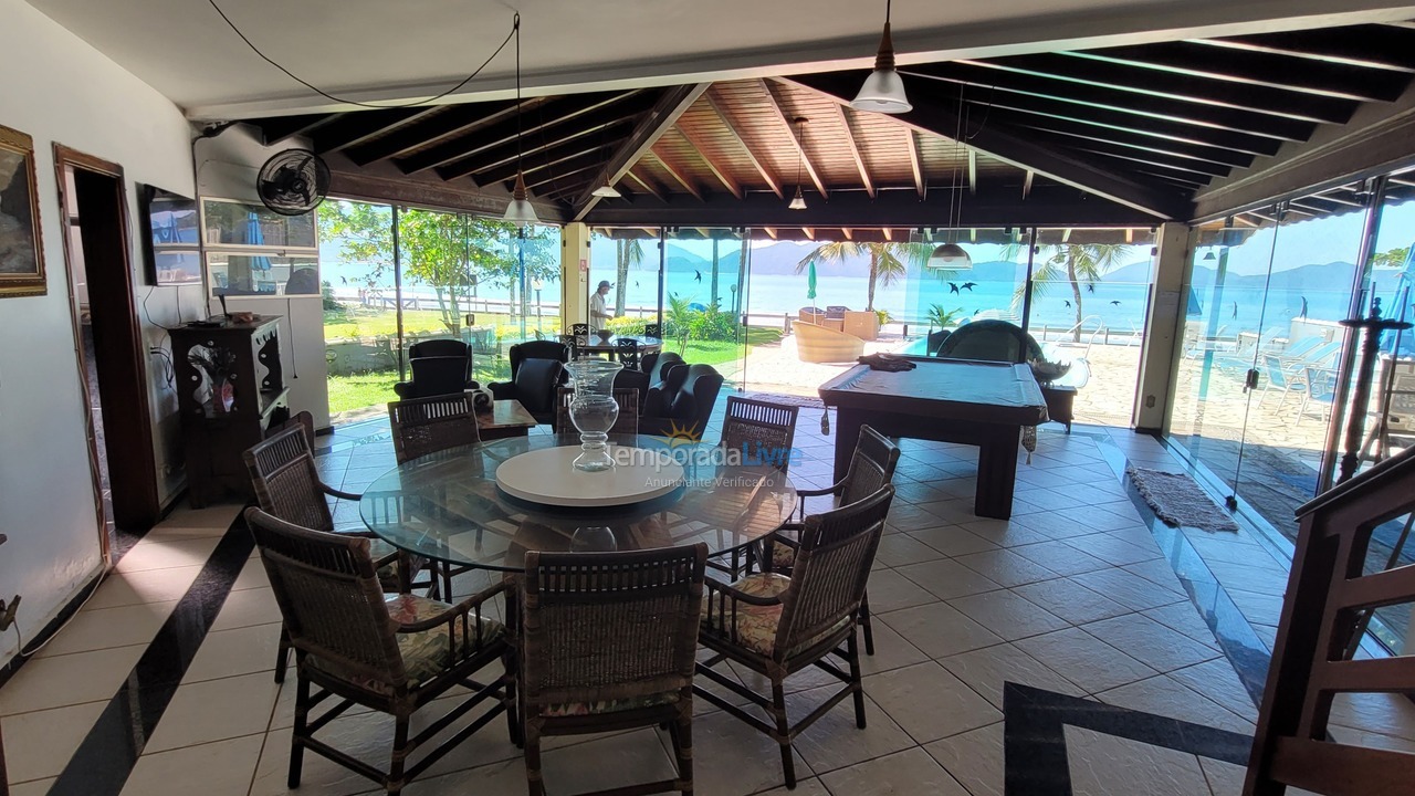 Casa para aluguel de temporada em Ubatuba (Praia da Fortaleza)